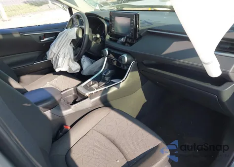 2021 Toyota Rav4 Xle z USA, uszkodzony, nr VIN JTMP1RFV7MD069009